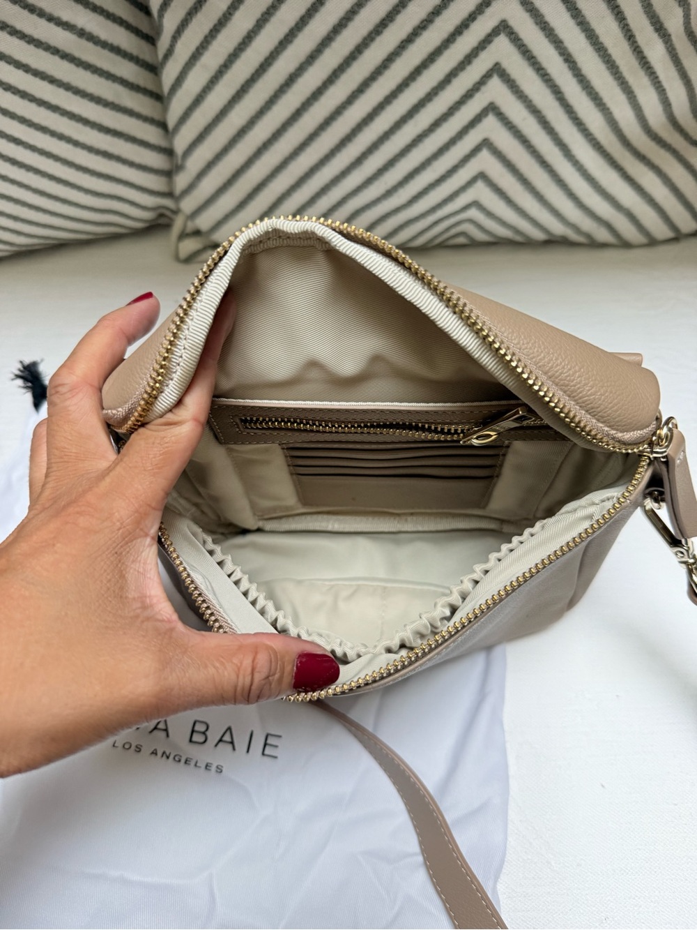 Mina Baie Nude Beige Leather Crossbody Bag with Gold Hardware - Picture 7 of 8